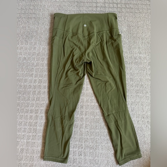 Athleta salutation stash 7/8 size large green color - Picture 2 of 2